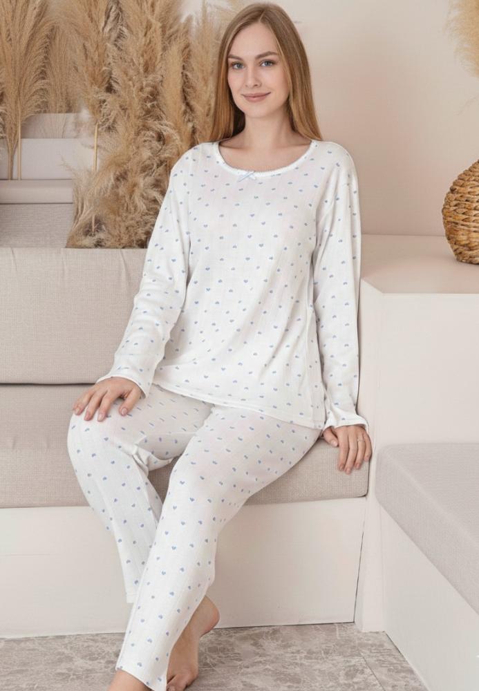 Pijama damă,Vatuită ,cu maneca lung si pantaloni lungi,Culoare alba cu inimioare albastre ,Engros