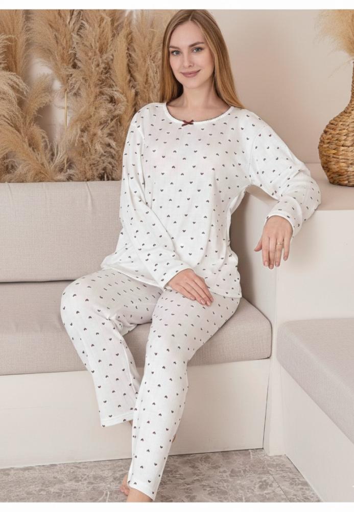 Pijama damă,Vatuită ,cu manecă lungă si pantaloni lungi,Culoare albă cu inimioare bordo ,Engros