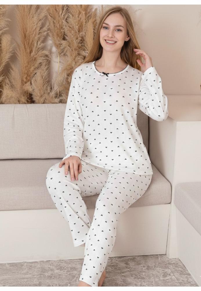 Pijama damă,Vatuită ,cu maneca lungă si pantaloni lungi,Culoare alba cu inimioare negre ,Engros